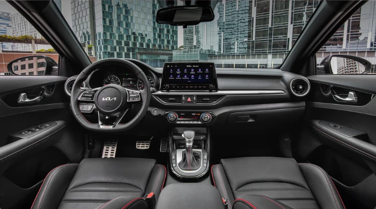 المواصفات الداخلية سيراتو 2024