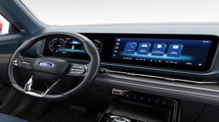 شاشة حديثة ومقصورة مريحة لرحلة أكثر متعة