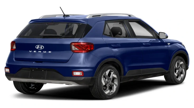 الخلفية الجانبية لهيونداي فينيو Premium 2026 بلون أزرق