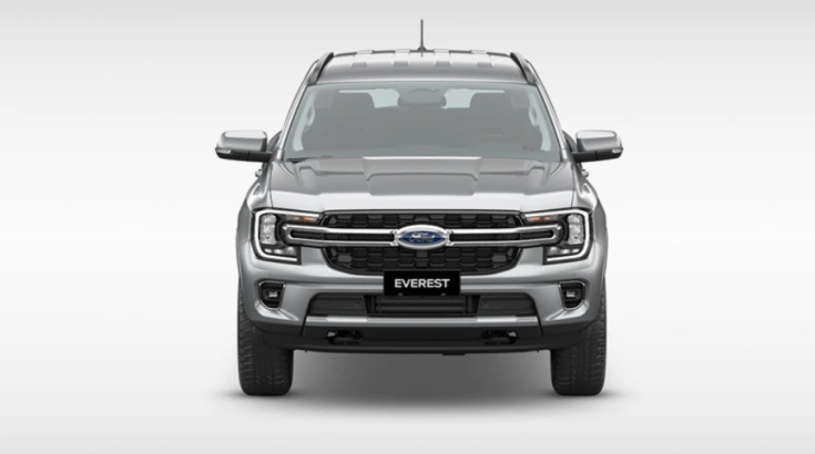 الواجهة الأمامية لفورد إيفرست XLT 2025